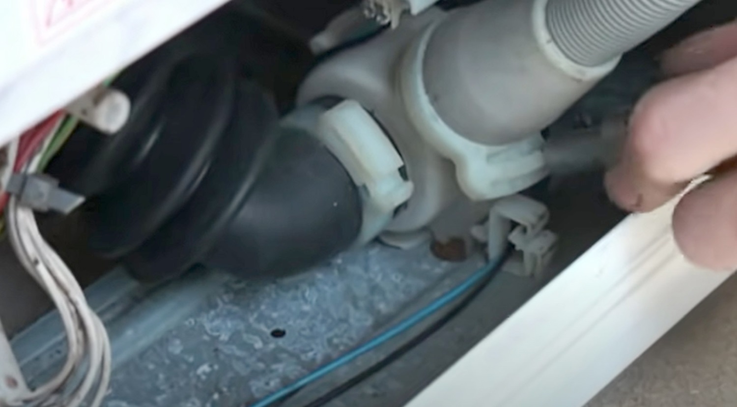 How to fit a pump to a hotpoint washing machine remove hoses